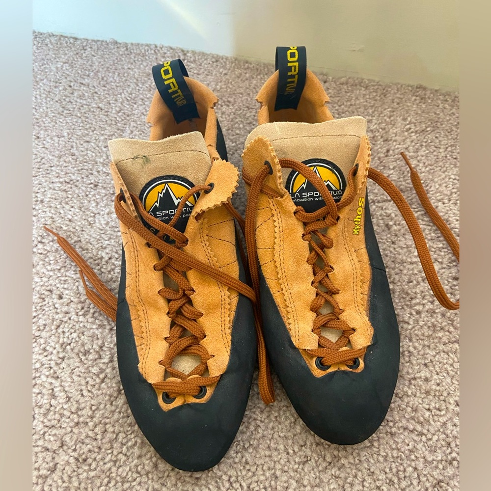 La Sportiva Mythos leather lace-up climbing shoes men's 8 / women's 9